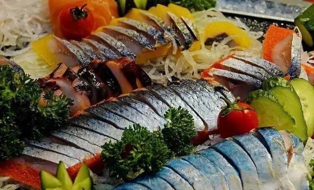 男性衰老时,晨起后一般会有5“怪像”,假如没有,恭喜还年轻