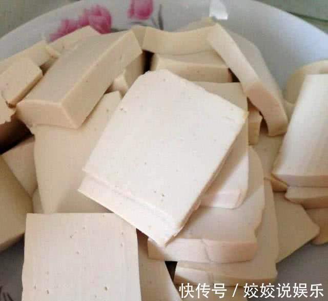 油锅|煎豆腐时，不要直接下油锅，牢记“3点”，豆腐不碎不粘锅