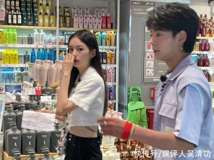 周也|丁真在《中餐廳5》的路透照比龔俊還多？周也當眾摳鼻孔引起熱議