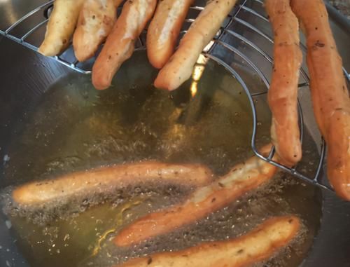 自从学会面粉这做法，我家隔三差五吃一次，比油条简单比包子好吃