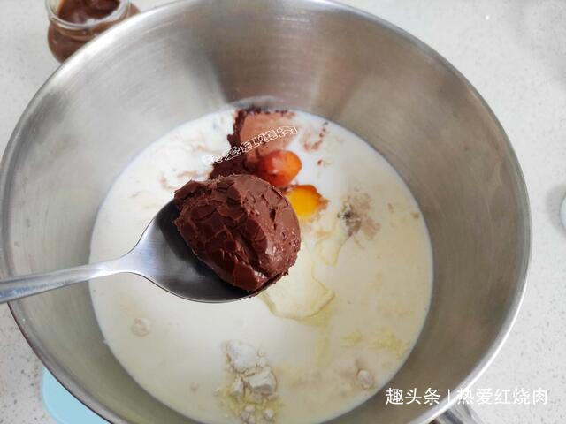 辫子面包容易断筋，自打用了这办法，每次做都成功而且拉丝效果好