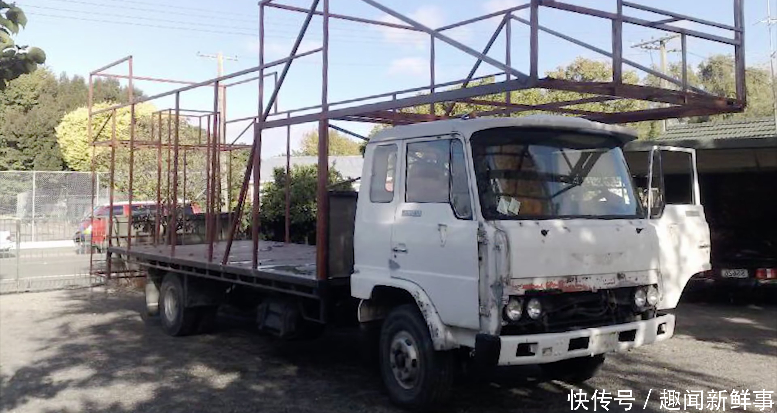 烤箱|英国一对夫妇将旧卡车改装成豪华房车,带着房子去旅行,真香