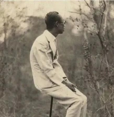 老照片|溥仪被逐出紫禁城的老照片，凌乱的龙床，行李拉了80多箱