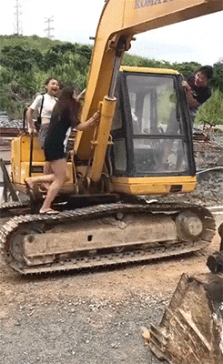 搞笑|搞笑GIF:第一次见这样变道的