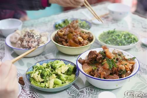 羊肉|小长假最后一天，去婆婆家吃饭，满满一桌菜瞬间有过年的感觉