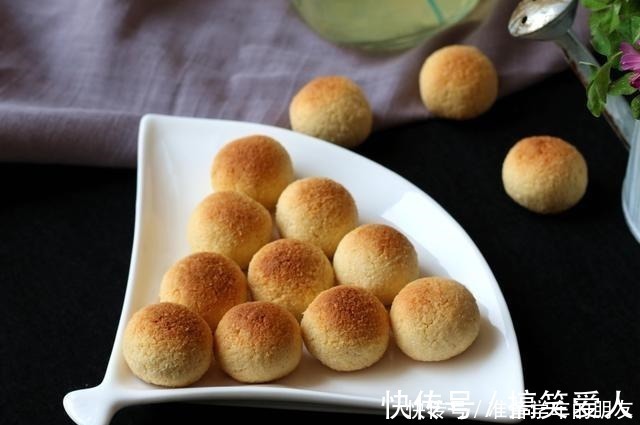 椰蓉|孩子隔三差五就馋这点心，咬一口满嘴香，一次做30个不够吃
