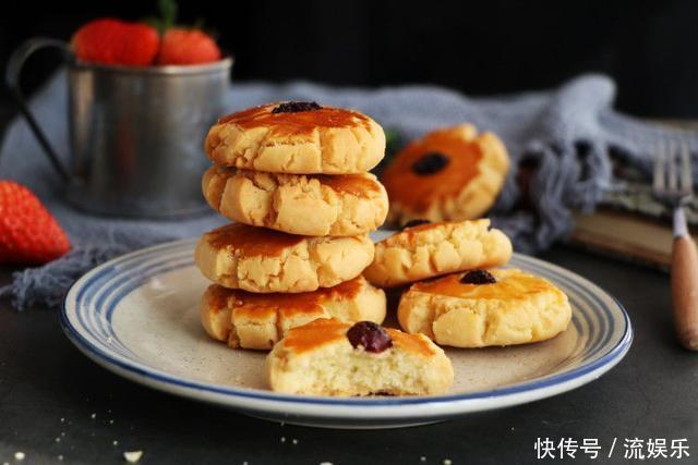 做法比馒头简单,味道比煎饼好吃的饼干,面粉加鸡蛋,香酥又管饱