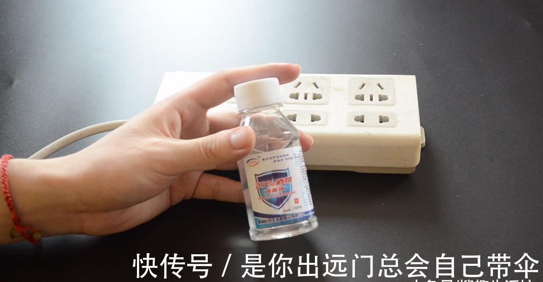 家里插排用久了很脏难清洗 只需用它擦一擦, 立马焕然一新