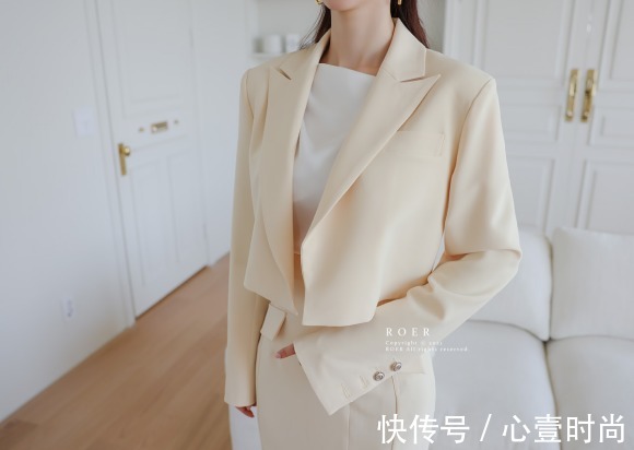 时尚|女神孙允珠时尚搭配:柠黄香草气泡盛夏文艺风西装