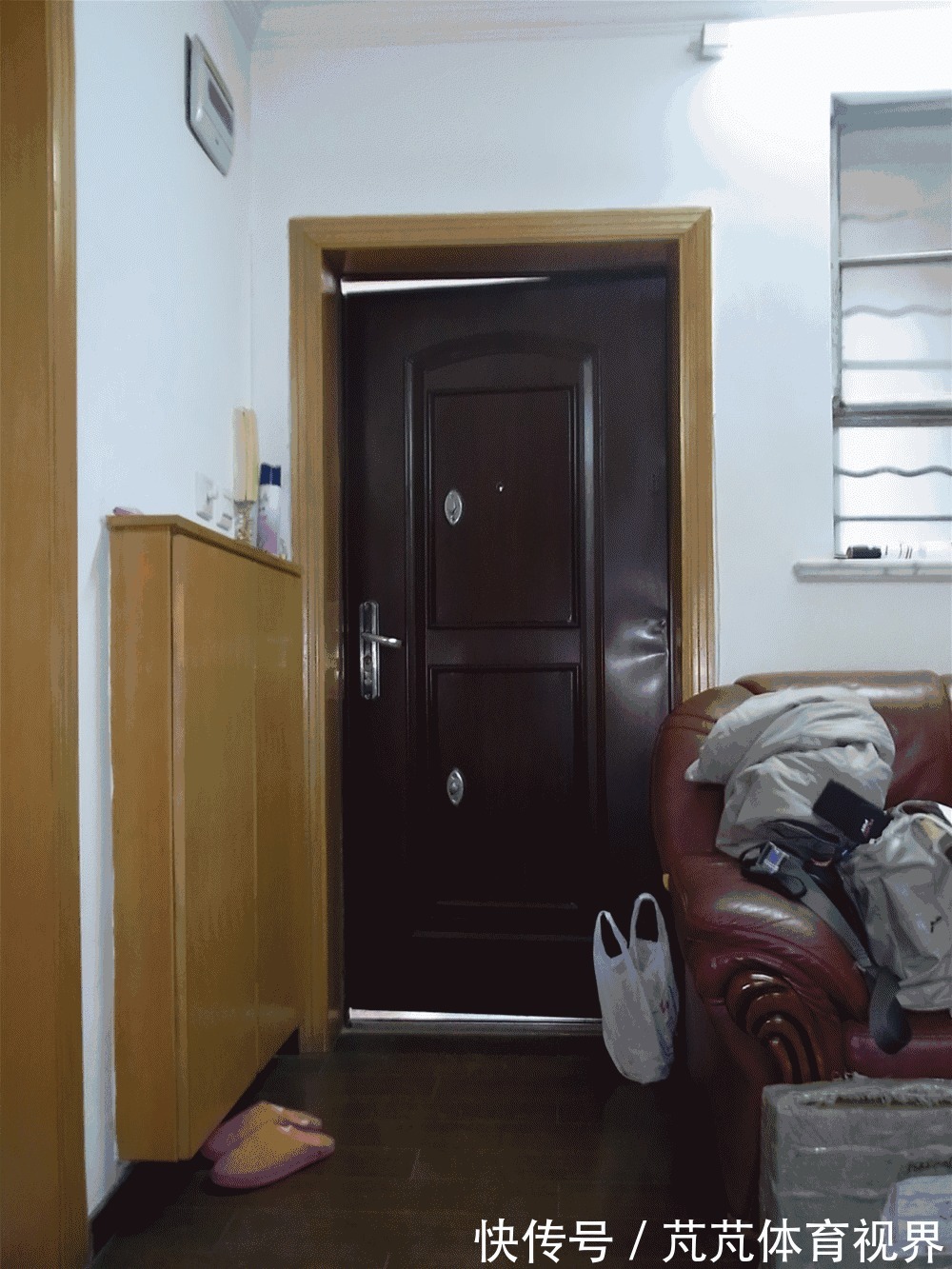 客厅|7口人挤43平小窝,老人睡客厅,爆改变9房,网友:卫生间头次见