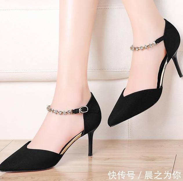 高跟鞋 尖头细高跟鞋,勾勒出完美曲线,衬托脚的小巧与柔美