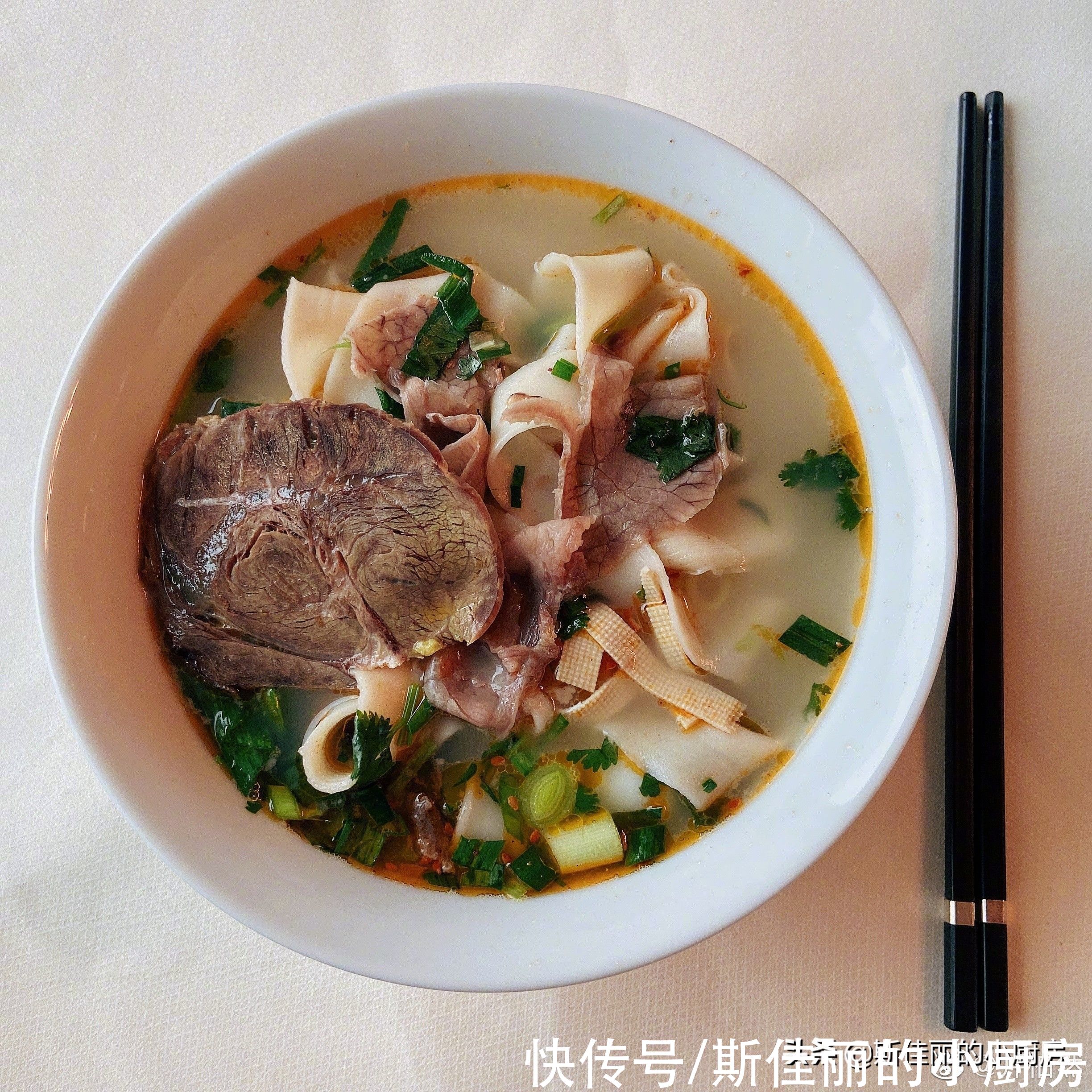 井柏然日常美食曬圈火了，獲得78多萬(wàn)點(diǎn)贊，網(wǎng)友：要組團(tuán)去蹭飯