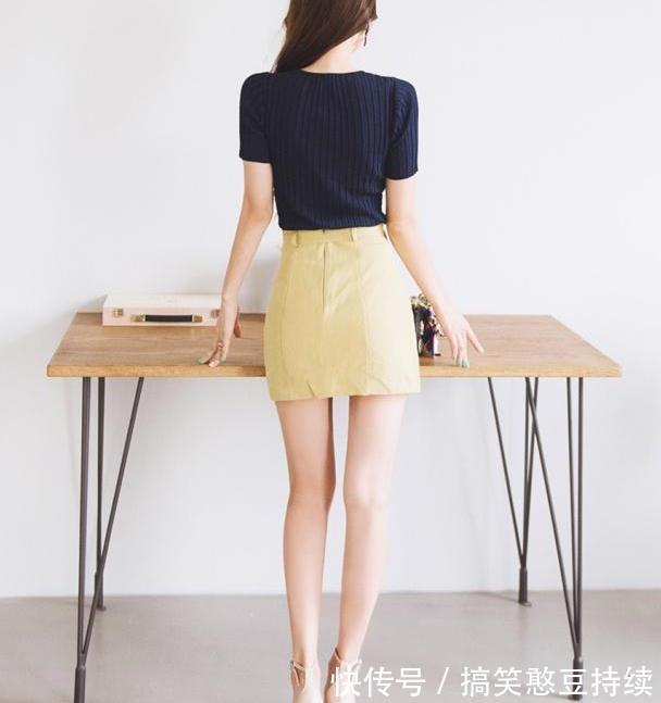 铁黑 半身裙的清新样式，给人创造出一种贵妃式的特别时尚