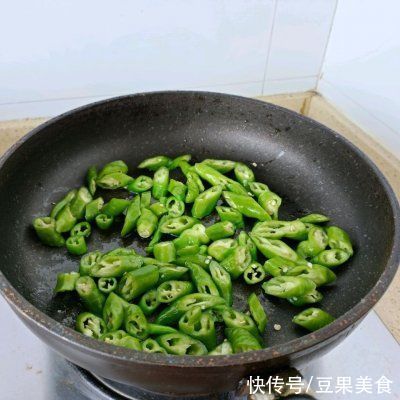 吃货|吃货福利~#不容错过的鲜美滋味#小炒香干的美味秘籍