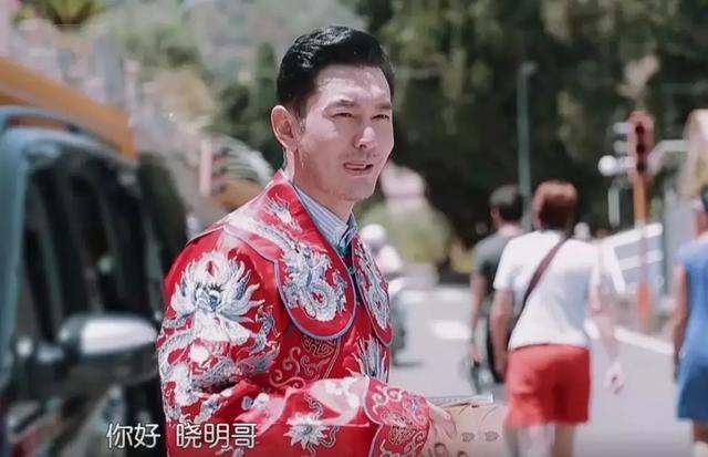 黃曉明被指差別待遇對中國客人跟外國客人態(tài)度大不同