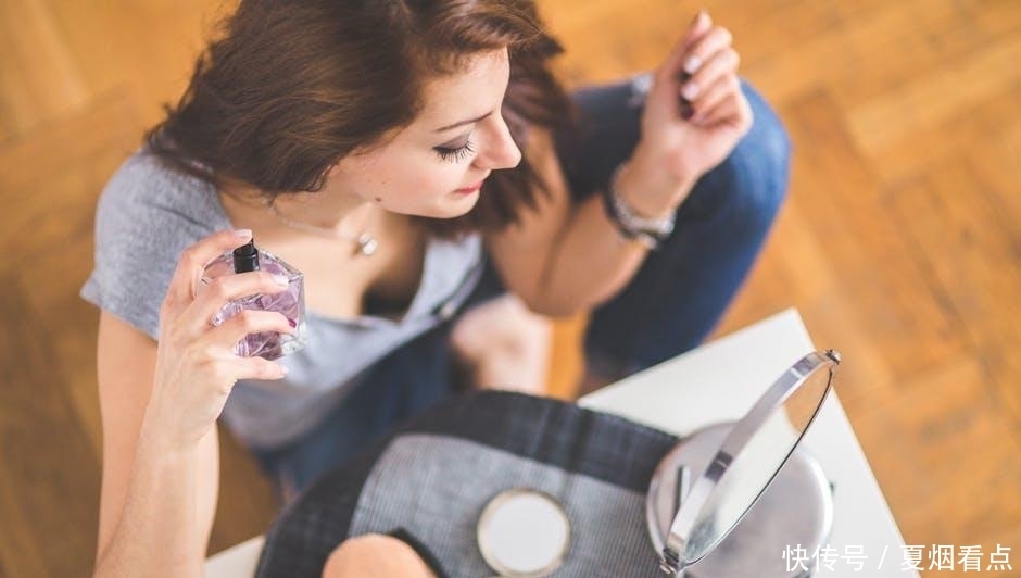 化完妆对着镜子的你是一种什么感觉?