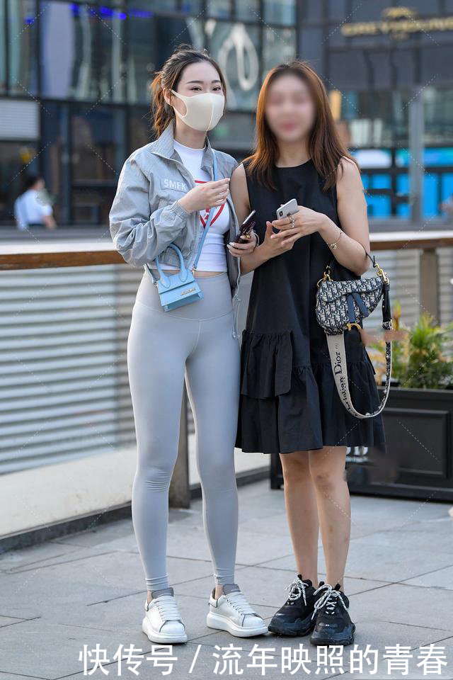 造型|别总穿牛仔裤了,偶尔试试修身运动裤,提升造型活力感