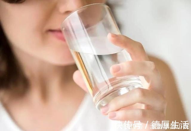 准妈妈|孕妈夜里4种行为,往往是胎儿发育不良的诱因,准妈妈需要改善下