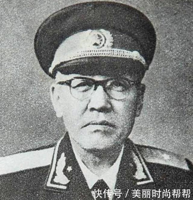 此人|1955年授衔时，此人一开始被评为大校，主席出面后被评为少将