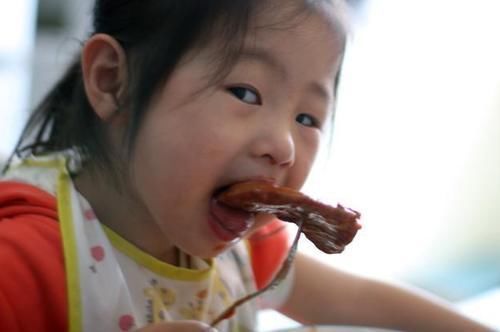 陈大爷|孩子身高的“助长器”发现了,不是牛奶,孩子若爱吃,长肉长高