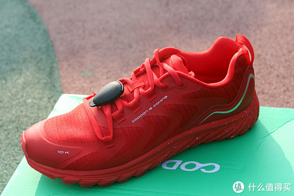 咕咚智能跑鞋10K Pro：带来科学与智能的跑步体验