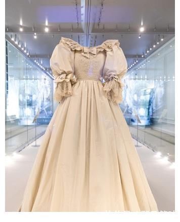 服装|黛妃穿搭为何经典?一次看懂英国皇室穿衣逻辑