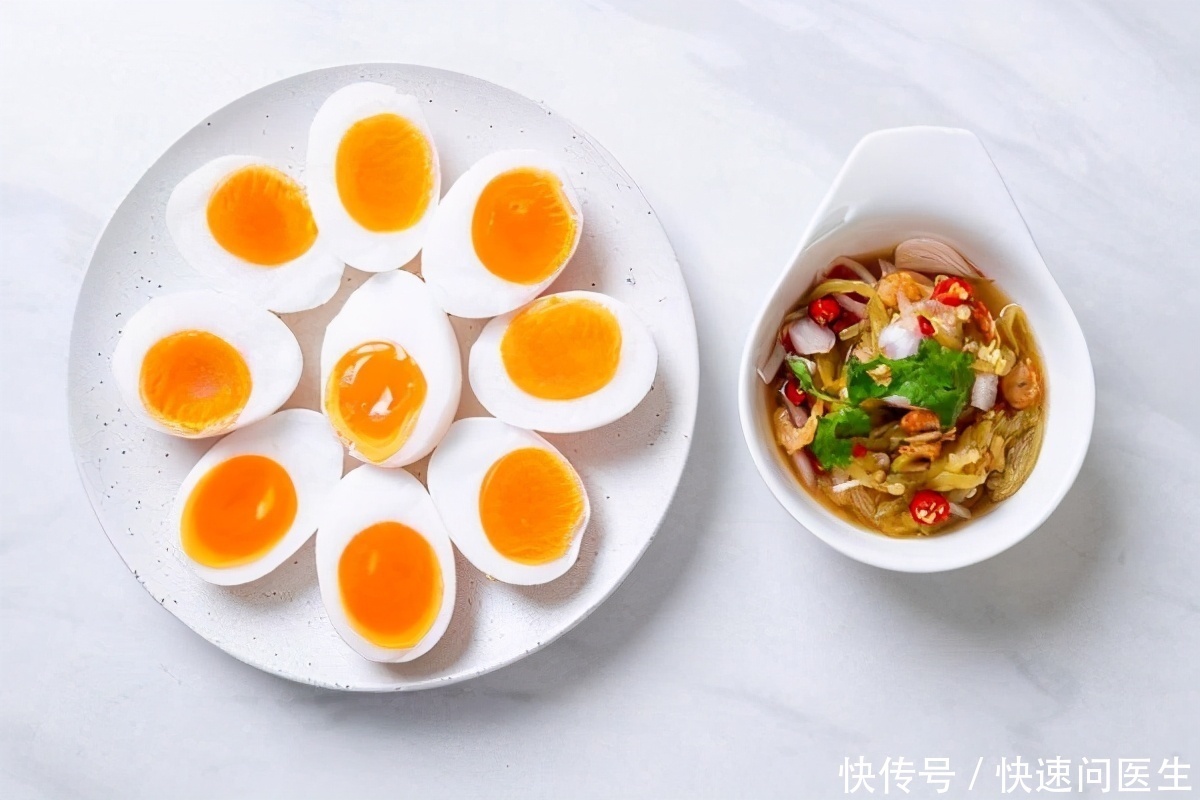 身体缺乏维生素B12,视力、肌肉、气血运行都受到影响,早发现