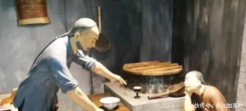 关火|店员睡过头忘记关火,锅熬干了,却成为一道美味