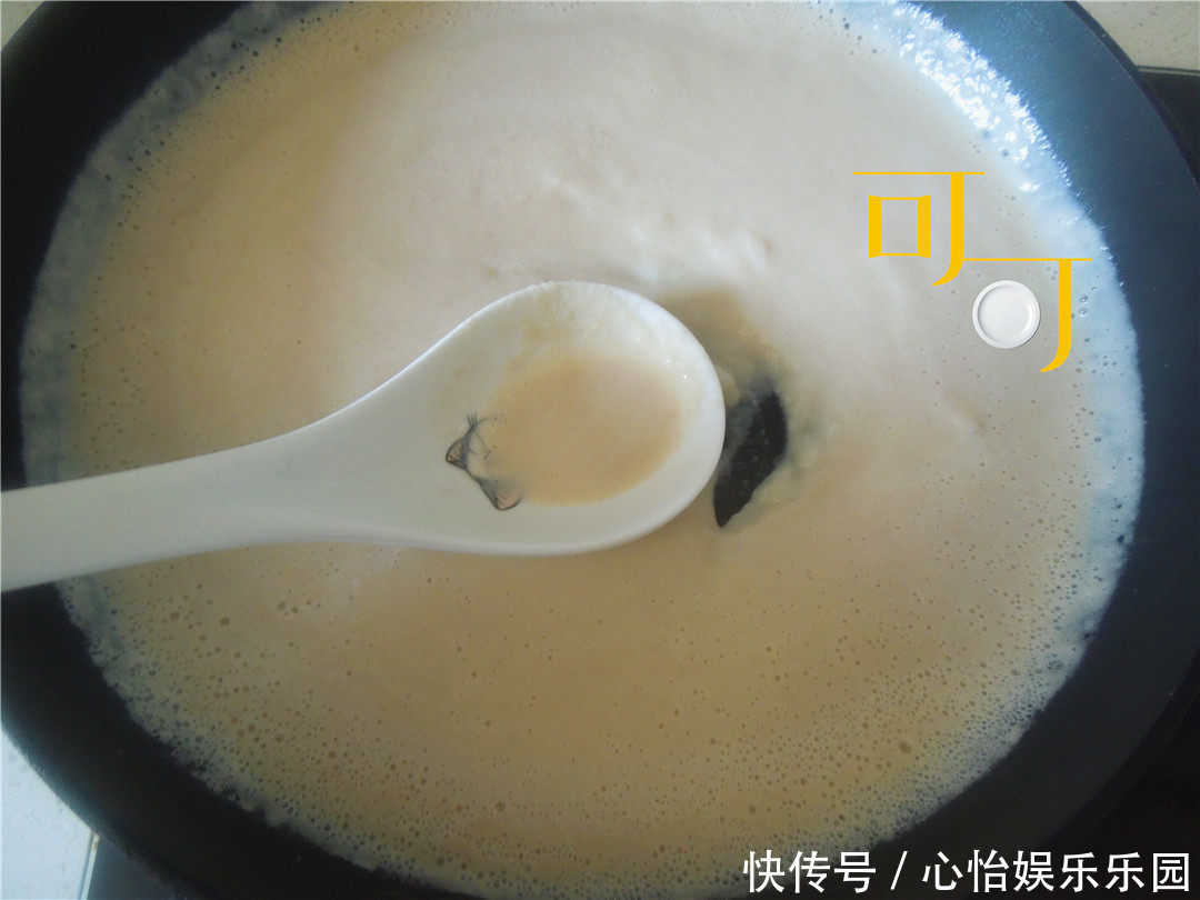 过年|奶油蘑菇浓汤过年家宴来一道经典西式浓汤,老人孩子都爱吃