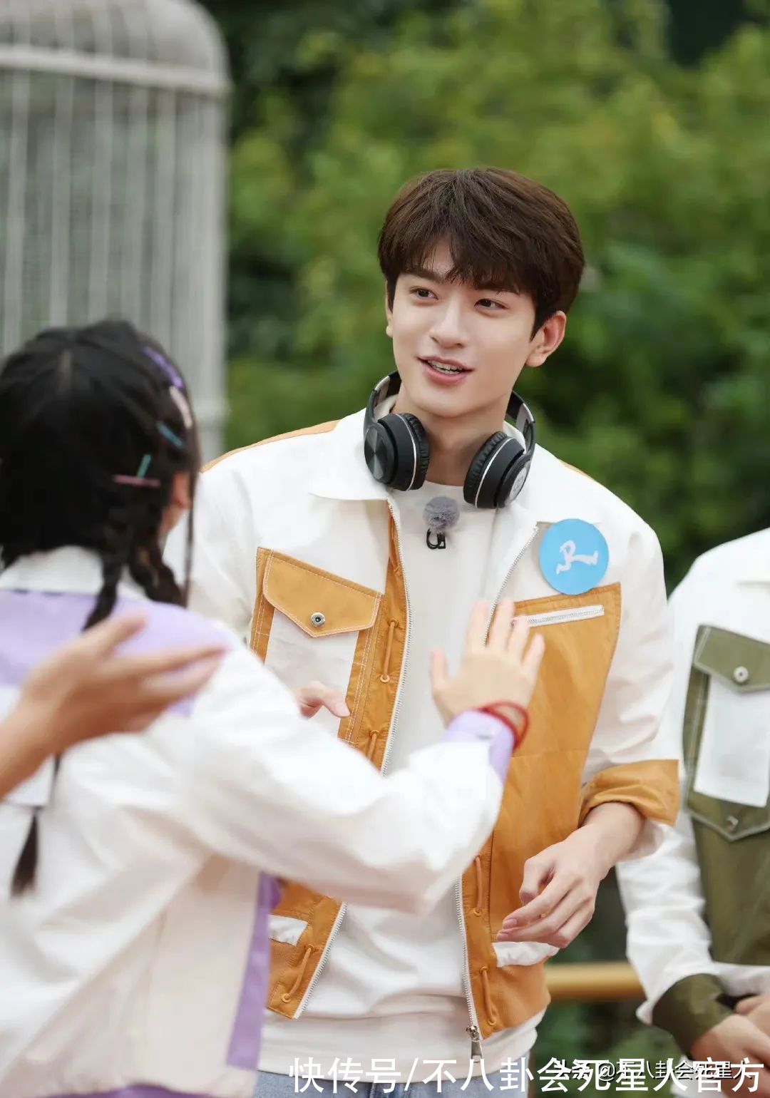 《奔跑吧》开播,“蔡徐坤接班人”长相帅气秒变团宠,镜头还很多