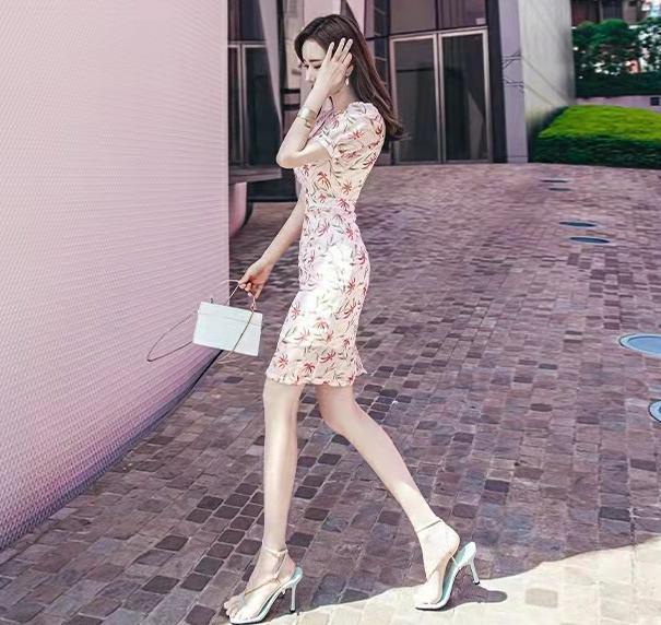 性感|浅粉色的连体包臀裙,枫叶印花设计的雪纺裙子,时尚性感气质绝伦