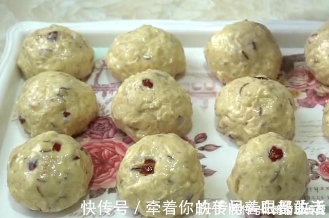 苹果别直接吃了,加上鸡蛋做成早餐饼,营养好消化,女儿最爱吃