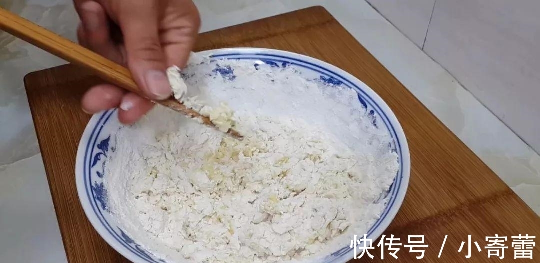口水|两个鸡蛋, 三勺红糖, 不用发面做出来比糖糕都好吃, 边吃边流口水