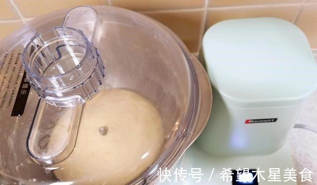 冬日简单方便早餐，椰蓉小面包在家做，香甜松软全家爱吃！