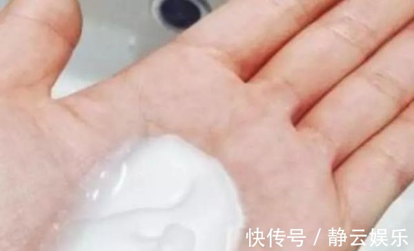 玻璃脏了别傻傻爬窗擦!教你一个笨方法,玻璃干净半年不用擦