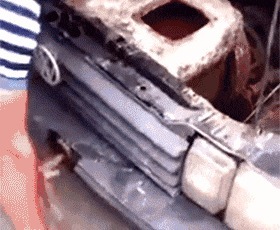 |搞笑GIF: 昨天领女友回家吃饭 全家人大气都不敢喘一下