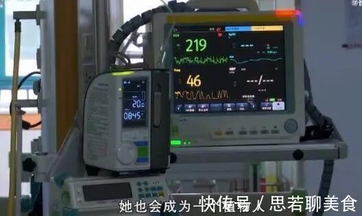 女婴|刚满月女婴在家游泳时窒息,家长就在旁边…都是这东西惹的祸!