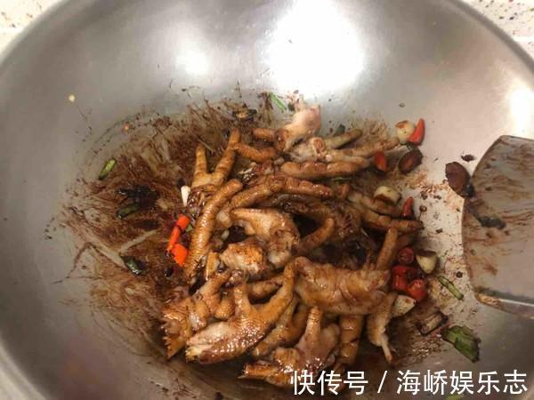 教你在家做红烧鸡爪，掌握好这做法，光闻味就流口水，越吃越上瘾