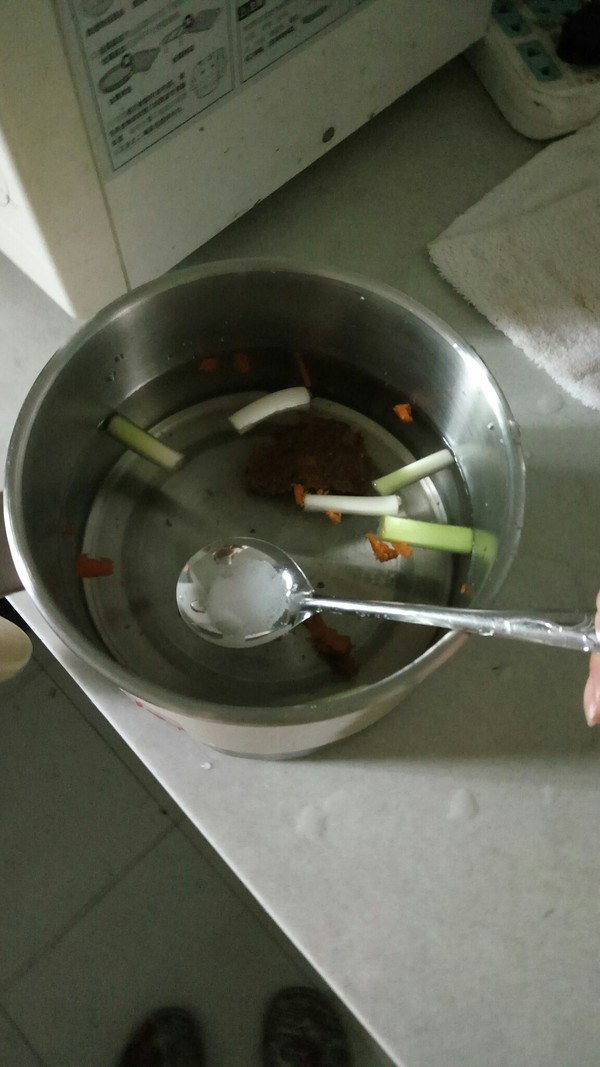 服务员|一家6口去吃火锅,只要锅底还吃了2小时,结账时服务员发现问题