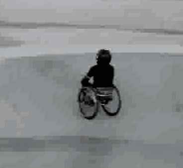 |搞笑GIF：女朋友总是这样出现 我的小心脏都快受不了了