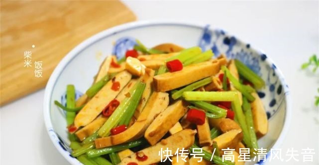 食材|两种食材搭配，大火一炒就上桌，这道快手菜，开胃又美味！