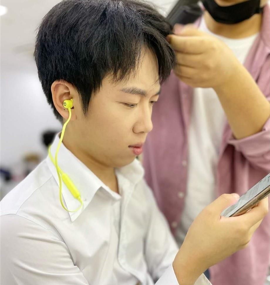 动手|Cat喷人事件新进展，希然发文嘲讽，水晶哥：换年轻时我就动手了