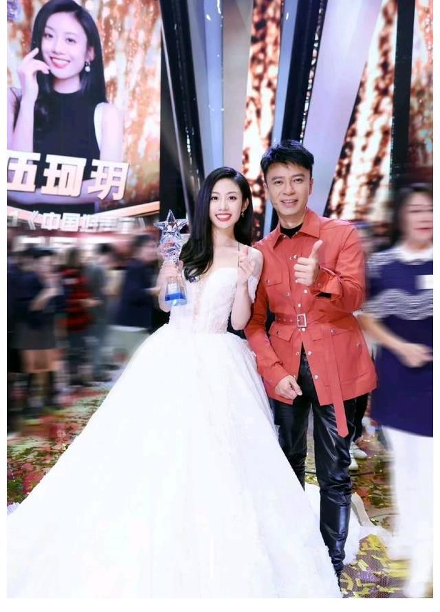 中國(guó)好聲音|全國(guó)總冠軍！深圳大學(xué)女生中國(guó)好聲音舞臺(tái)奪冠