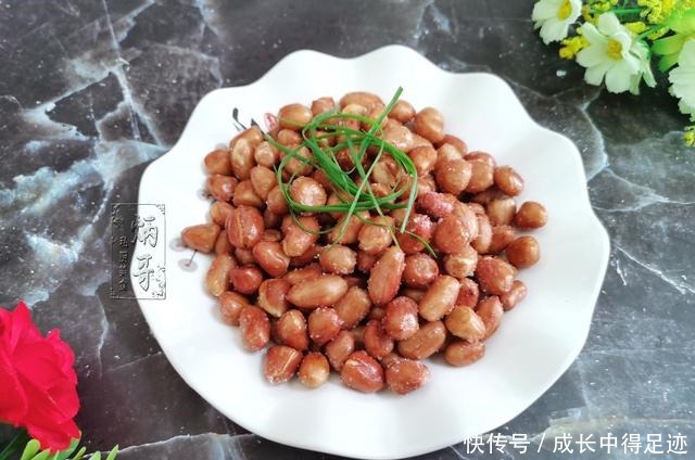 炒花生米，千万不能直接炒，教你饭店的诀窍，又香又脆不返潮！