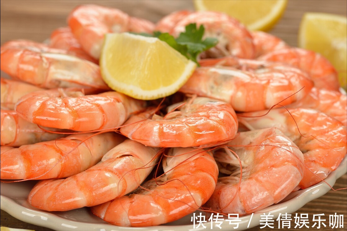 白灼虾|新鲜大虾上市了,白灼虾切记不要用水煮,教你一招,鲜味不流失