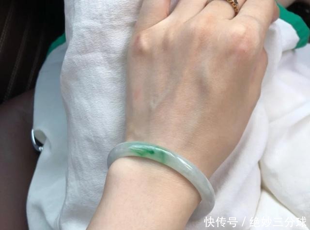 装饰品|手腕上戴金、银还是玉,代表不同品味和眼光,你戴哪种
