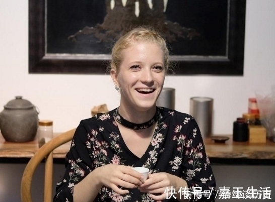 书法&外国美女书法在中国获奖,看了他的作品,专家:日后必成大器!