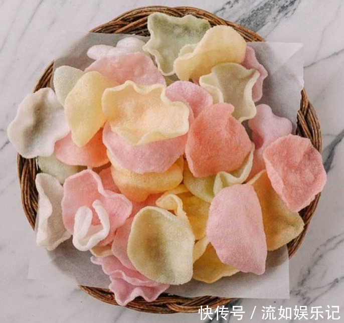 究竟|五颜六色的虾片究竟是什么做的,为什么一炸就会胀大