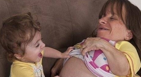 警告|全球身材最矮小的母亲仅70厘米,不听医生警告拿命生下三个孩子