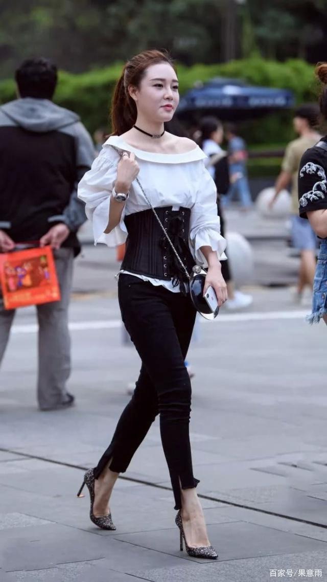 美丽|时尚连衣裙姐妹花,简单美丽,成一道靓丽风景线